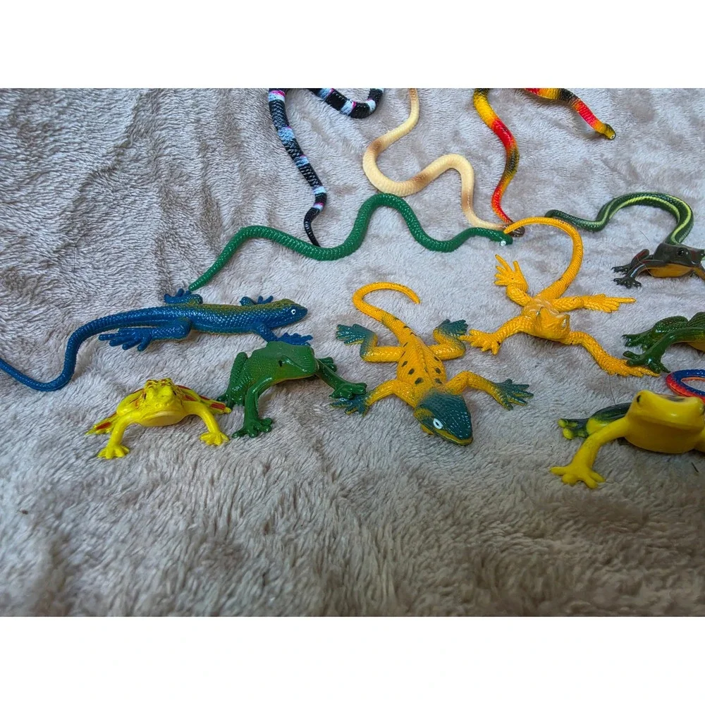 15pc Plastic Reptile Amphibian Toy Lot Snakes Lizards Frogs Colorful Figures